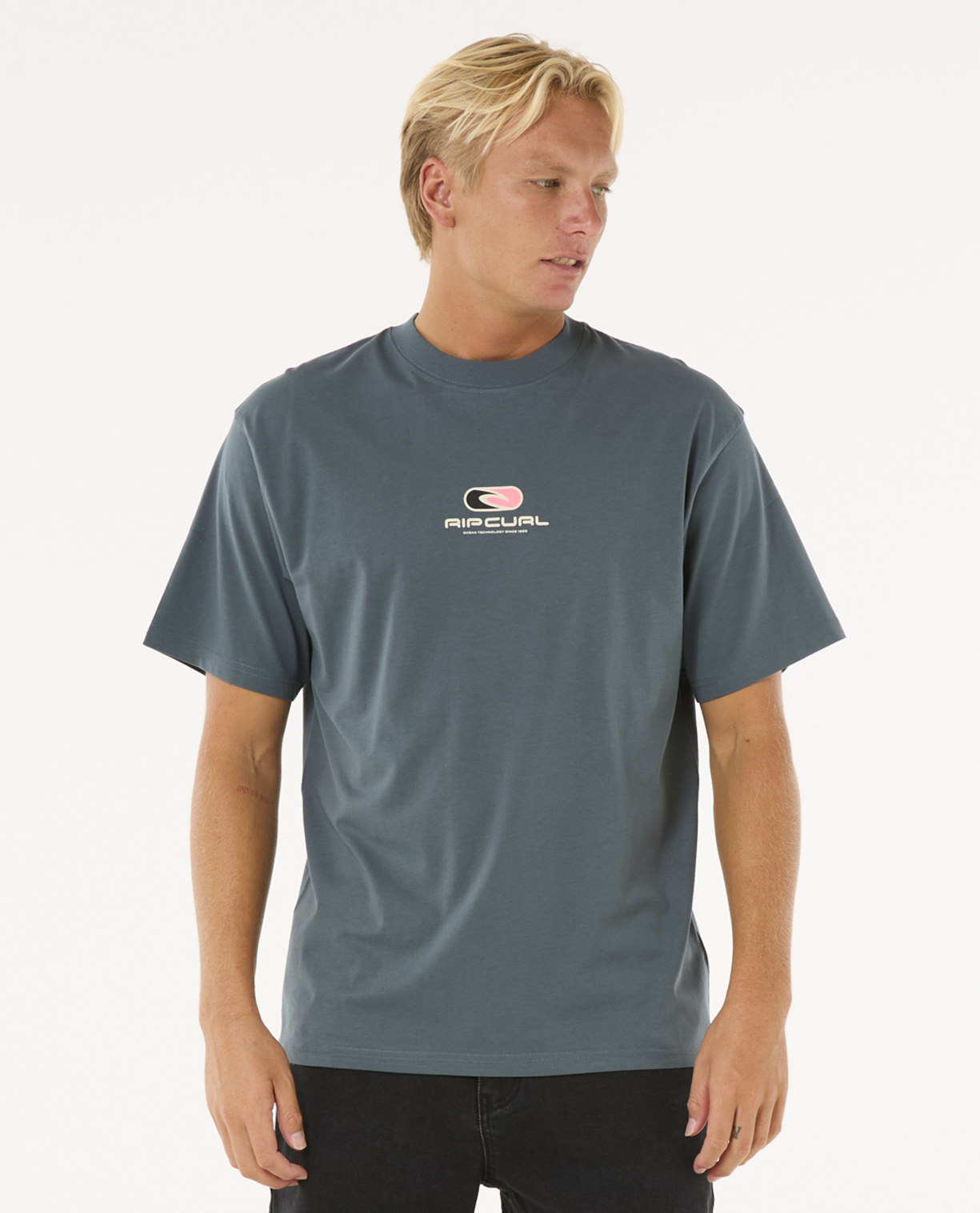 Rip Curl Pill Icon Tee in PINE NIGHT