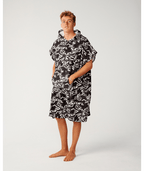Rip Curl Sessions Hooded Towel in WASHED BLACK