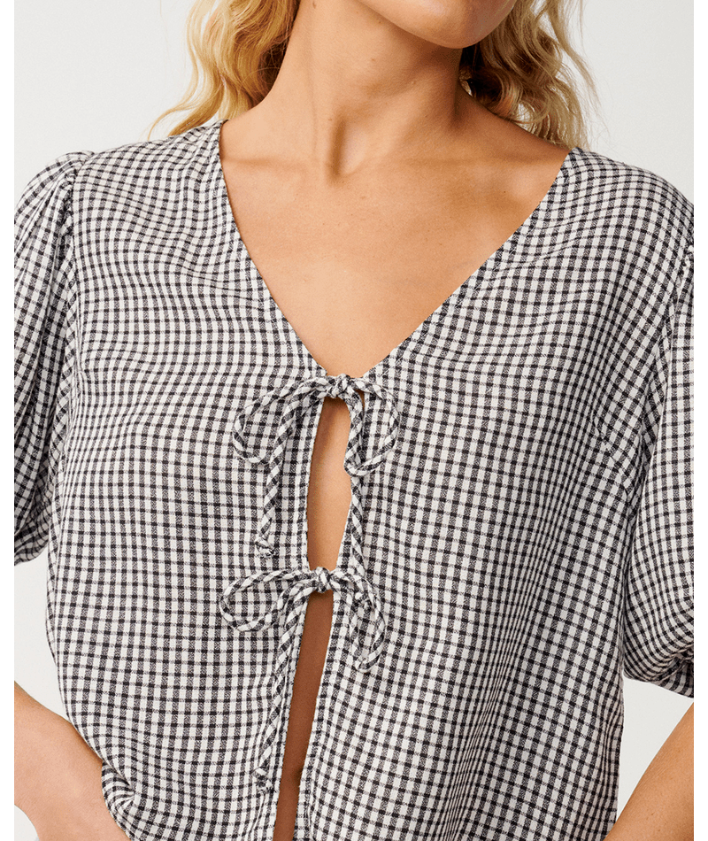 Rip Curl Vibe Surf Tie Front Top in BLACK/OFF WHITE