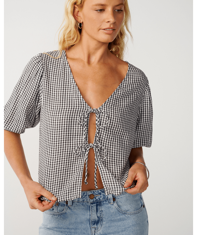 Rip Curl Vibe Surf Tie Front Top in BLACK/OFF WHITE