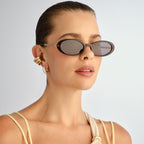 Le Specs MAGNIFIQUE DARK TORT in SMOKE MONO