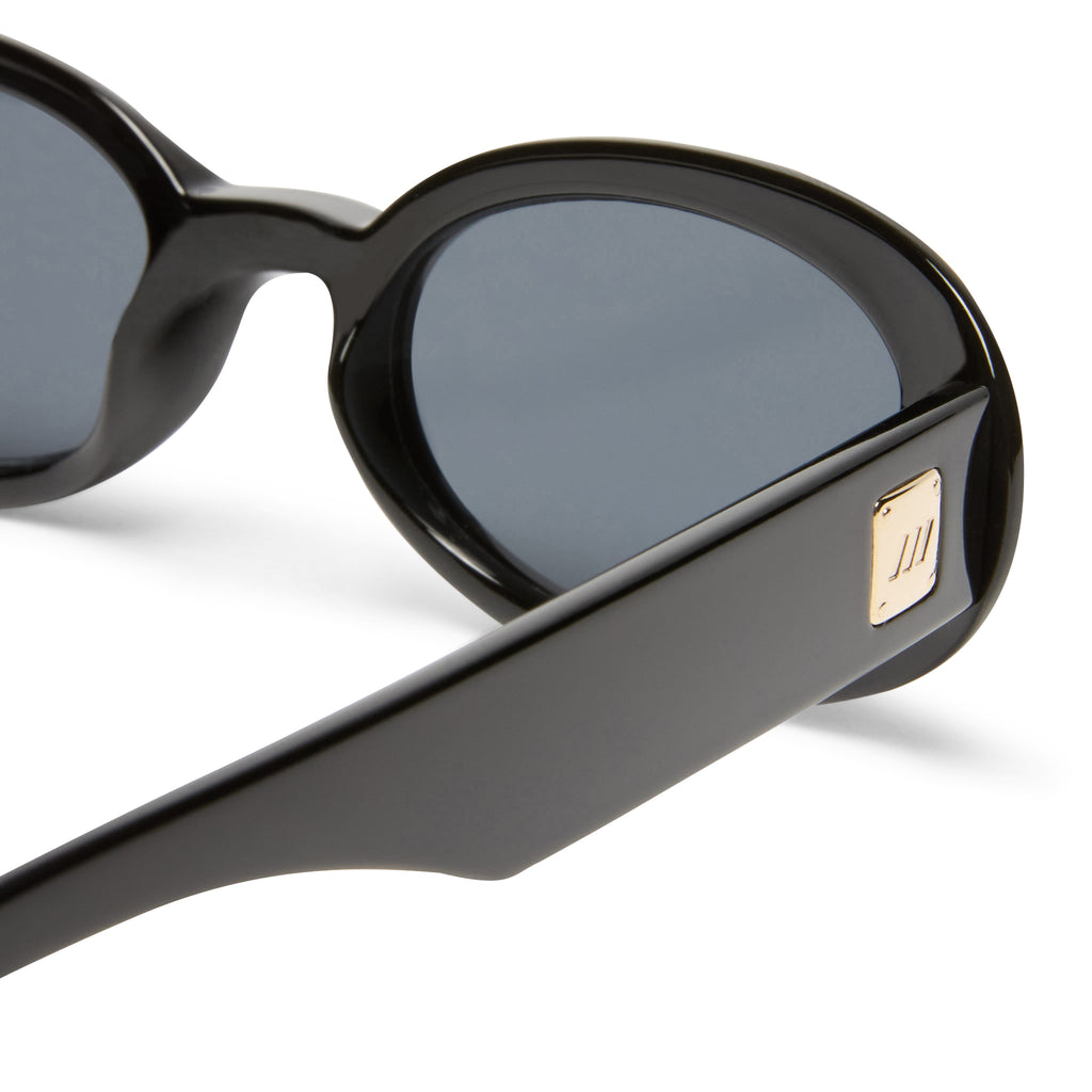 Le Specs WORK IT BLACK in SMOKE MONO