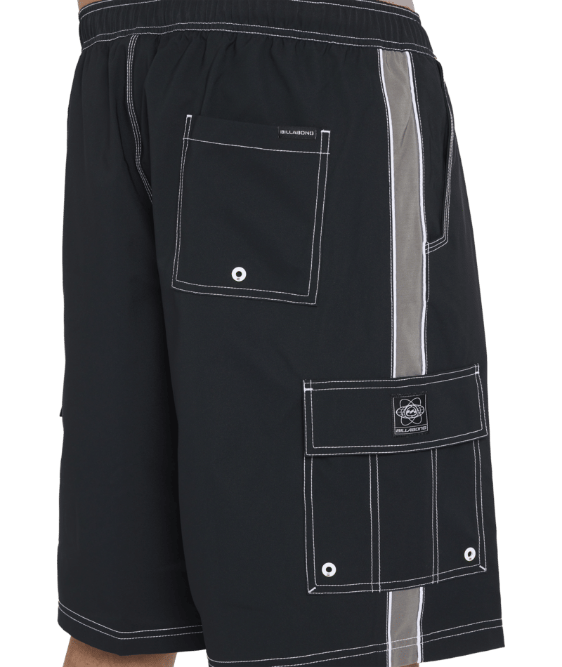 Billabong Throw On in BLACK