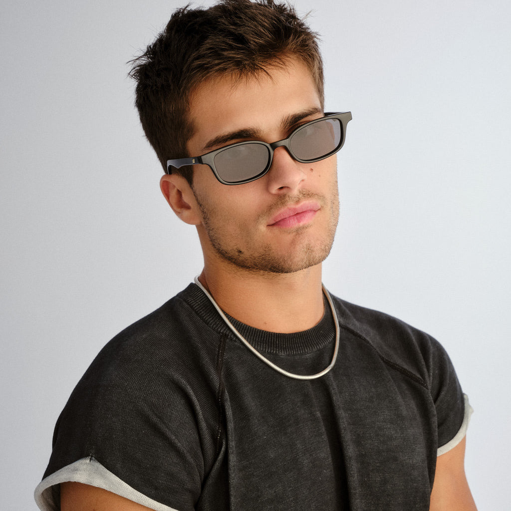 Le Specs ECHELON + BLACK in SMOKE MONO