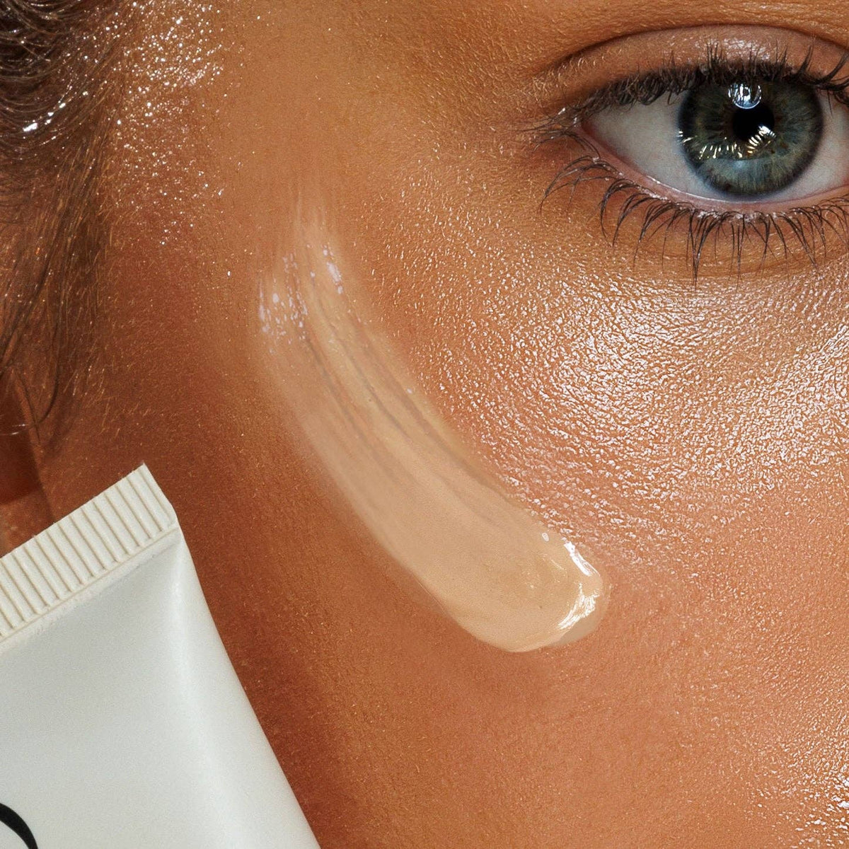 Avocado Zinc Spf 50 Natural Tinted Moisturiser in Light
