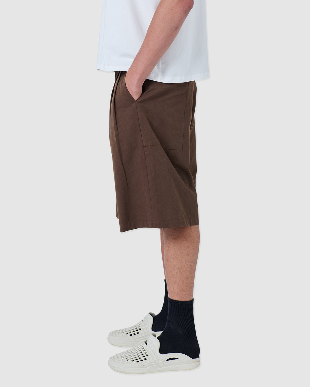B. Cools pleat short chocolate in Single