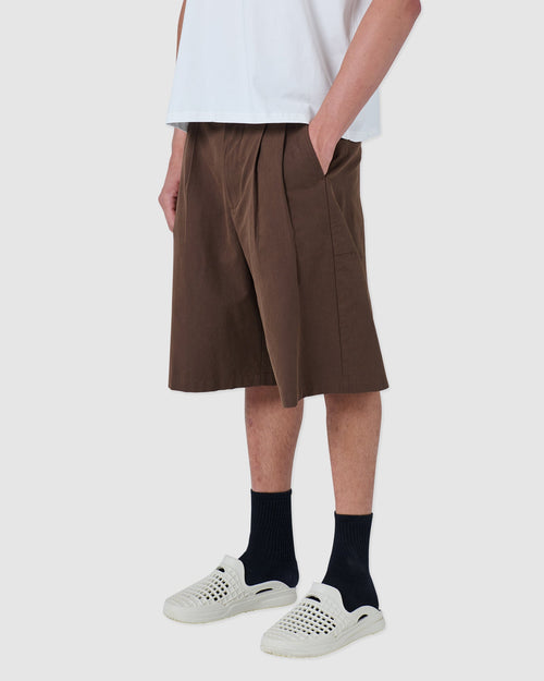 B. Cools pleat short chocolate in Single