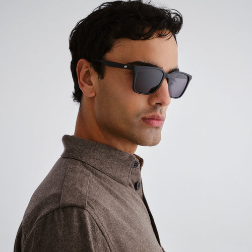 Le Specs FAIR GAME MATTE BLACK in SMOKE  MONO