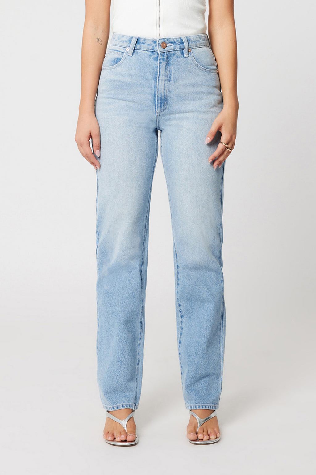 Abrand Jeans 94 Straight Gia in LIGHT VINTAGE BLUE