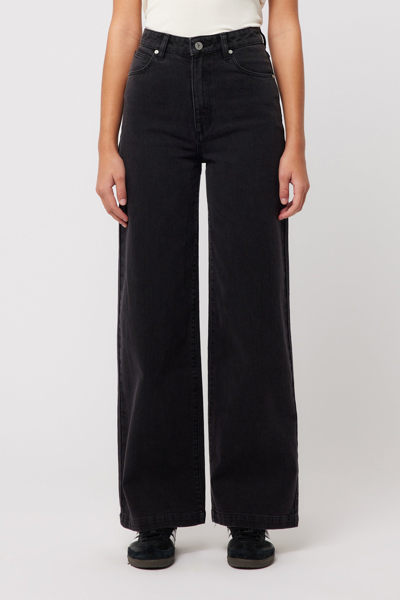 Abrand Jeans 94 Wide Sophie in WASHED BLACK