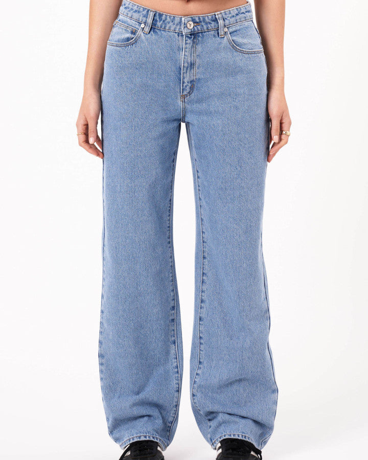 Abrand Jeans 95 Baggy Petite Gigi in MID BLUE