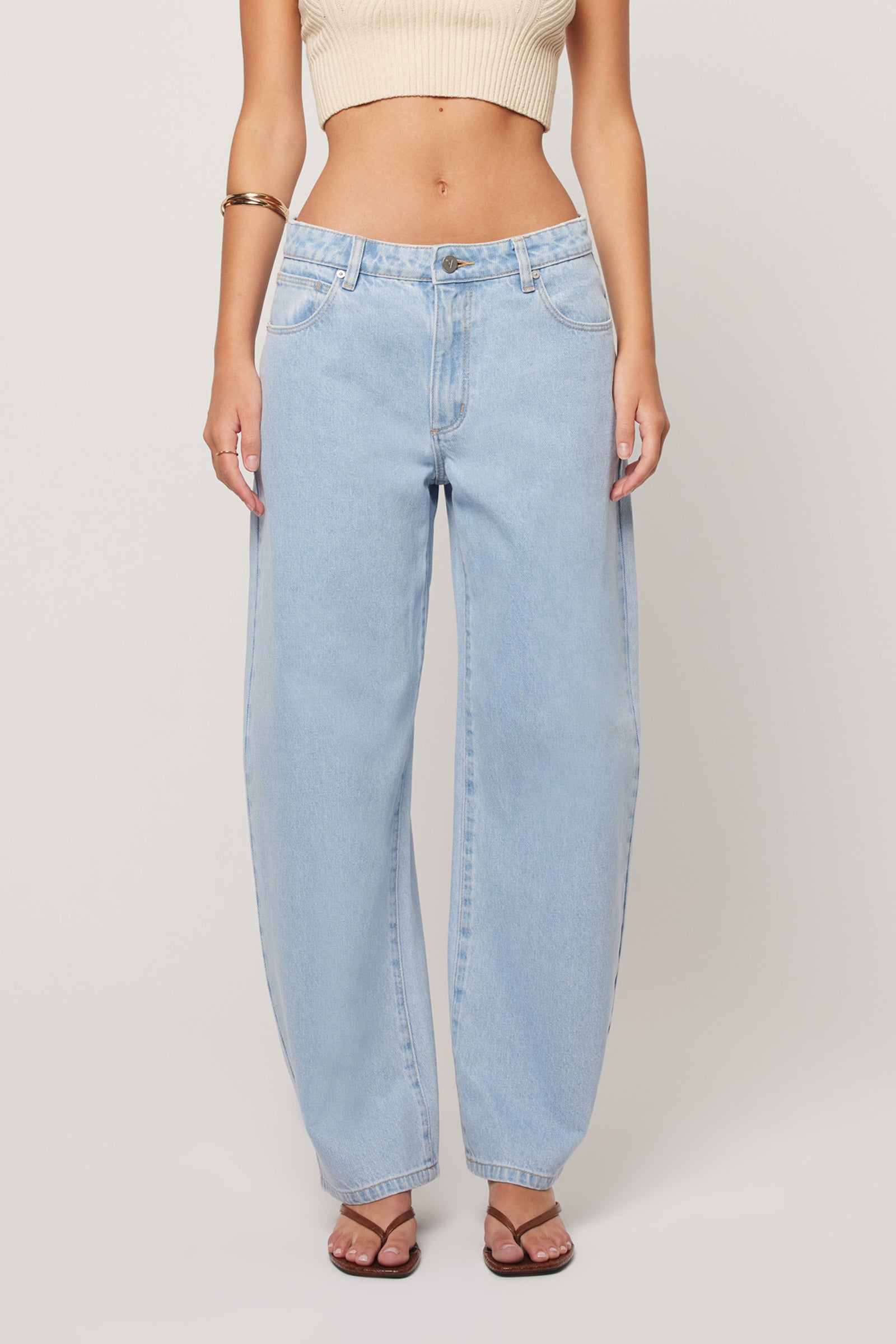 Abrand Jeans 95 Barrel Jean Kendall in LIGHT VINTAGE BLUE