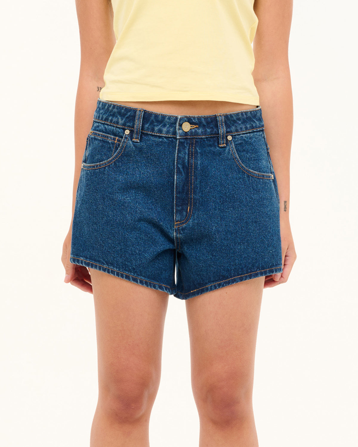 Abrand Jeans 95 Malibu Short Tavi Rcy in TAVI