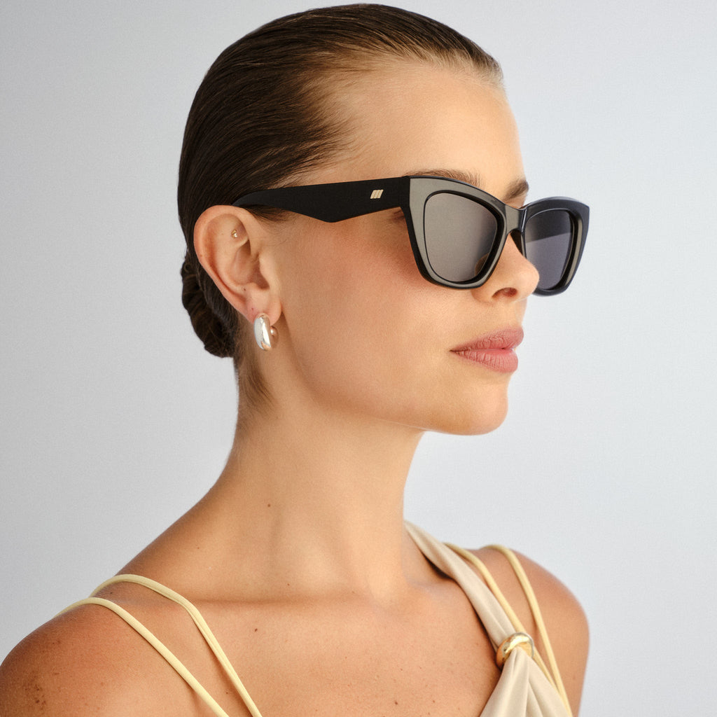 Le Specs LUMEN + BLACK in SMOKE MONO POLARIZED