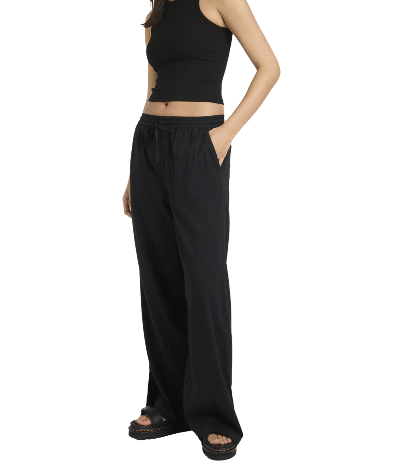 Volcom Dropping In Pan in Black