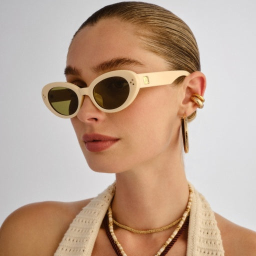 Le Specs Tootsie + in OFF WHITE
