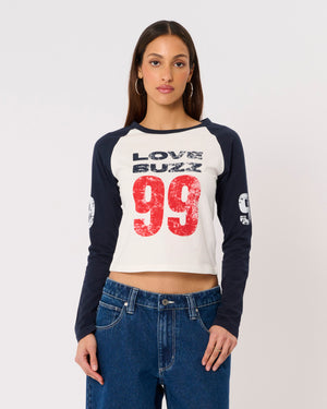 Abrand Jeans Love Buzz Raglan in WHITE/NAVY