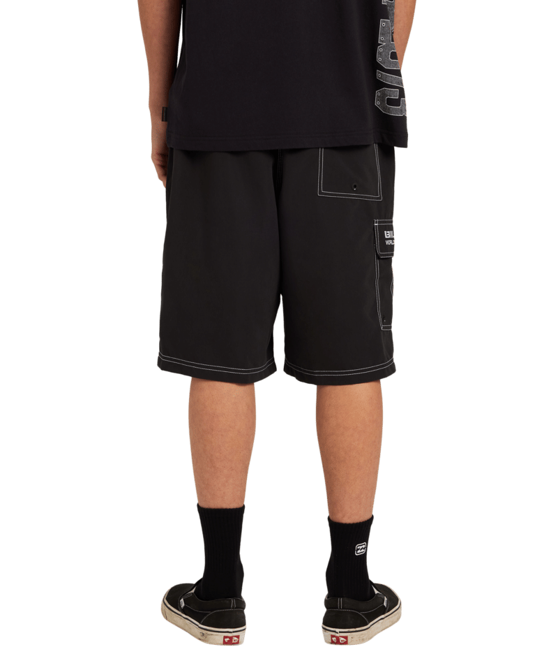 Billabong Throw On in BLACK