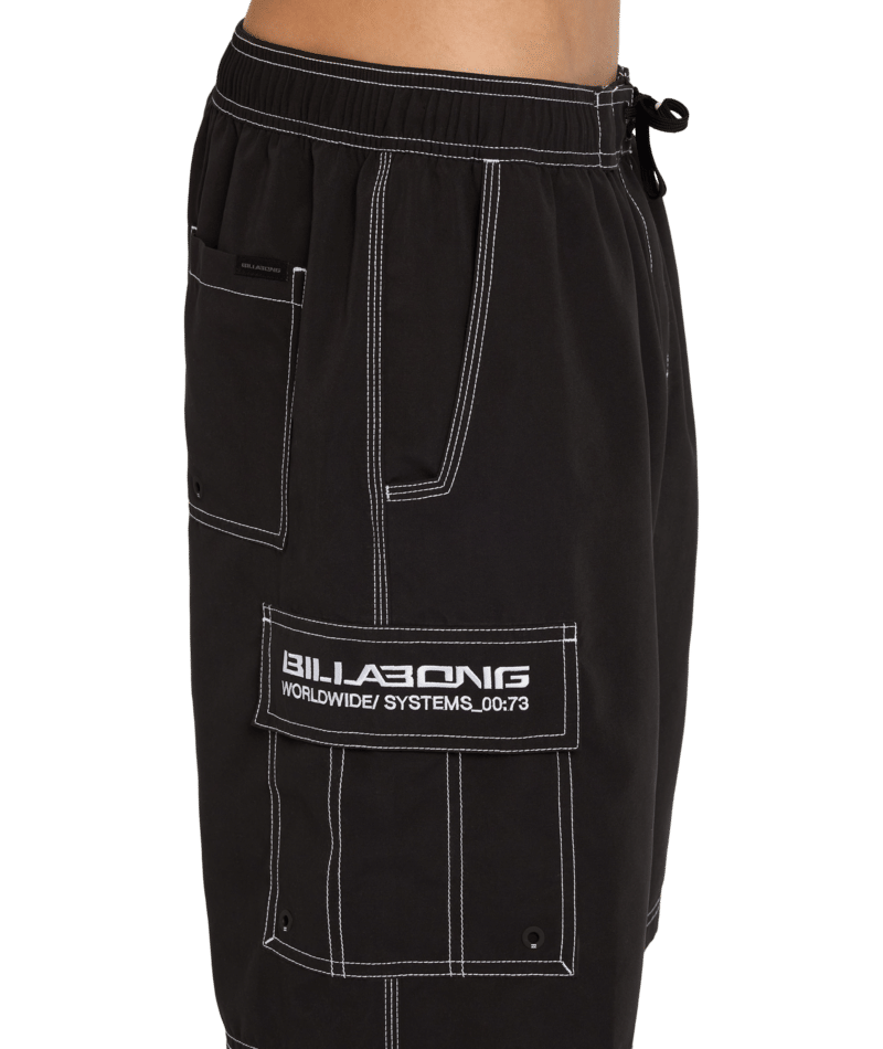 Billabong Throw On in BLACK