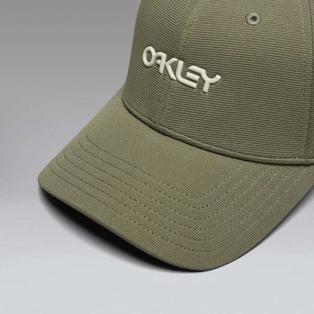 Oakley 6 PANEL STRETCH METALLIC HAT in Deep Olive/Mist