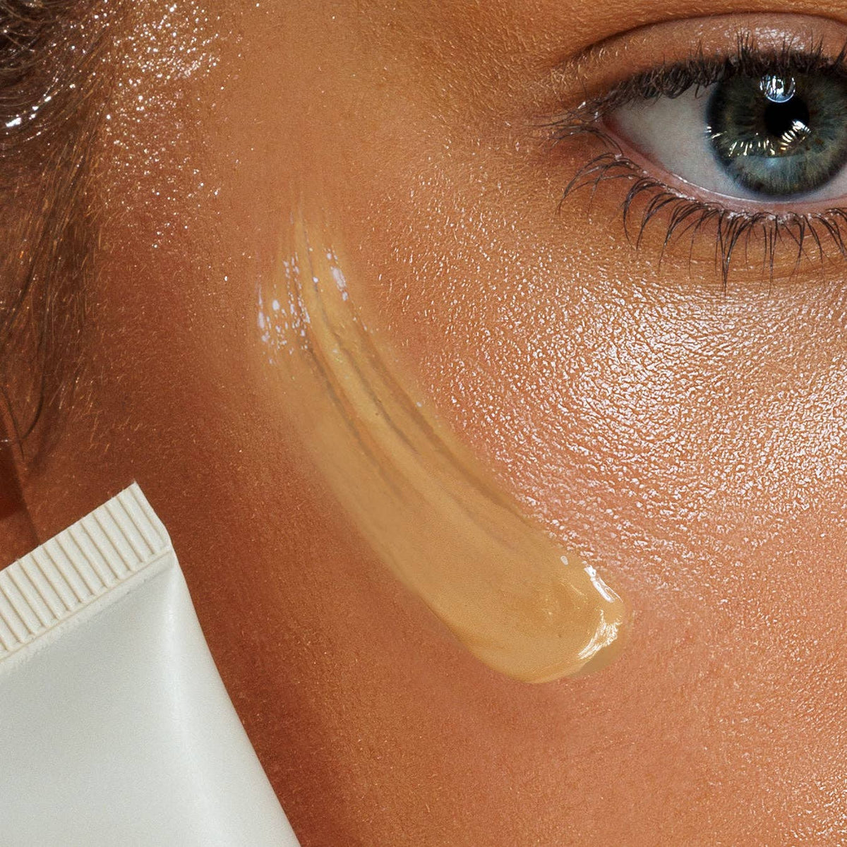 Avocado Zinc Spf 50 Natural Tinted Moisturiser in Light