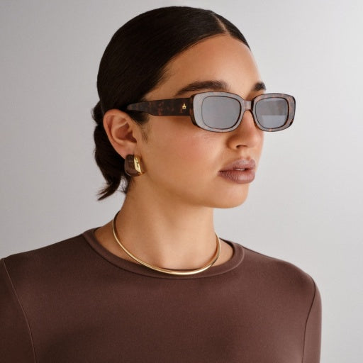 Le Specs Ceres in DARK TORT