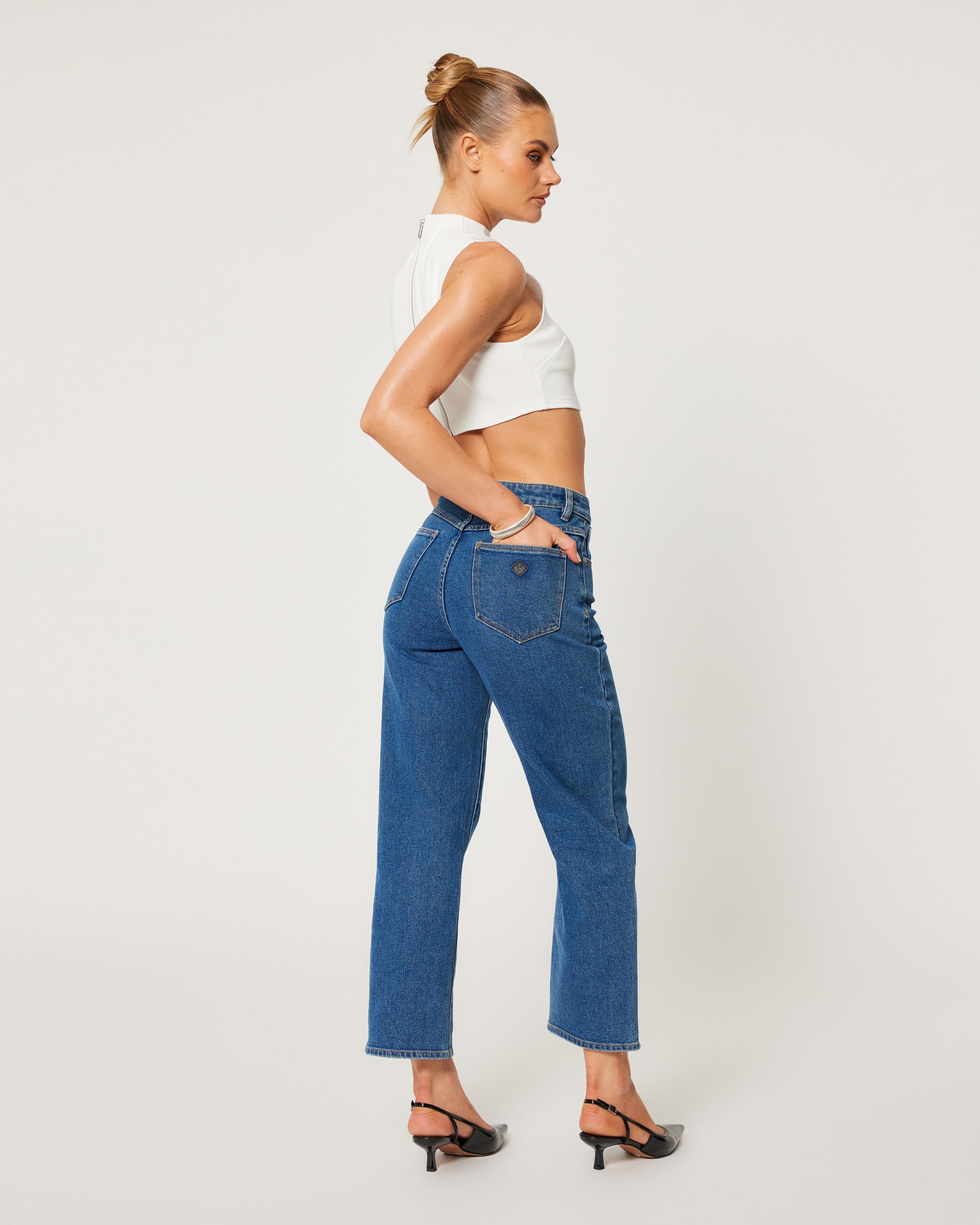 Abrand Jeans Venice Straight Bella in MID BLUE