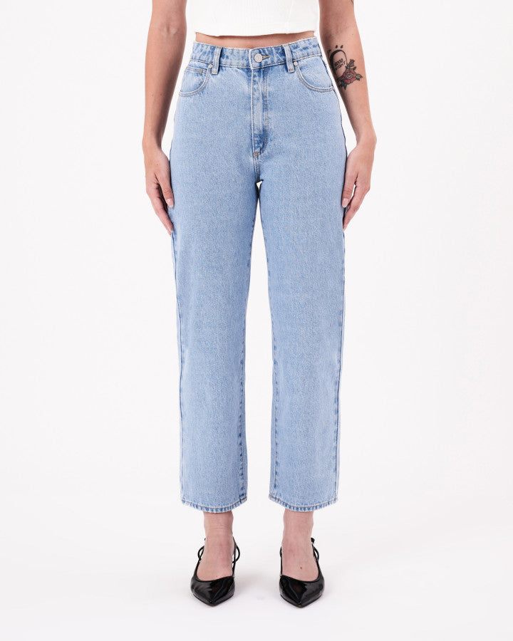 Abrand Jeans Venice Straight Kendall in LIGHT VINTAGE BLUE